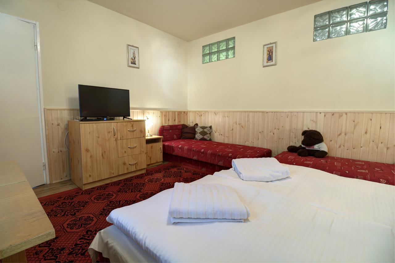 Oazis Apartman Eger Buitenkant foto