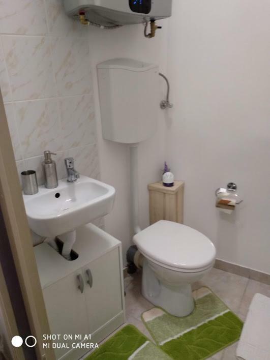 Oazis Apartman Eger Buitenkant foto